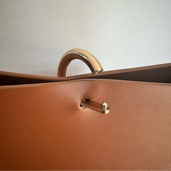 THE GOBO LEATHER BAG #03 "Anneau" Minimalist Bucket Bag - Picture 12 of 16